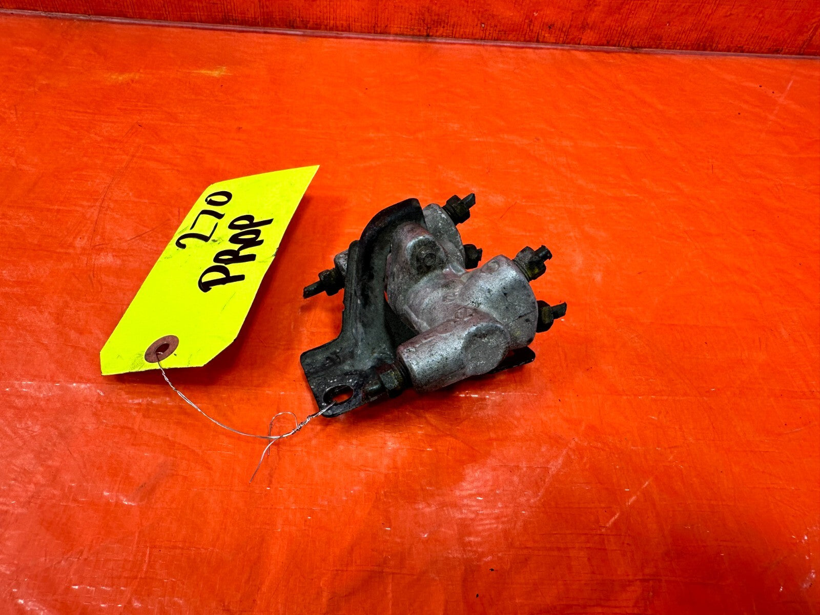 88 91 HONDA CRX   REAR DISC BRAKE   BRAKE PROPORTIONING VALVE PROP VALVE OEM 2773