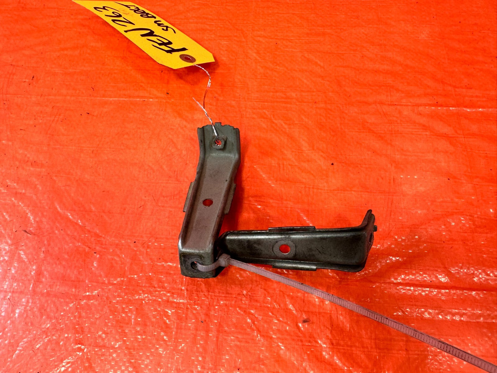 97 01 HONDA PRELUDE   LEFT AND RIGHT FENDER STAY RETAINER BRACKETS   OEM #2636