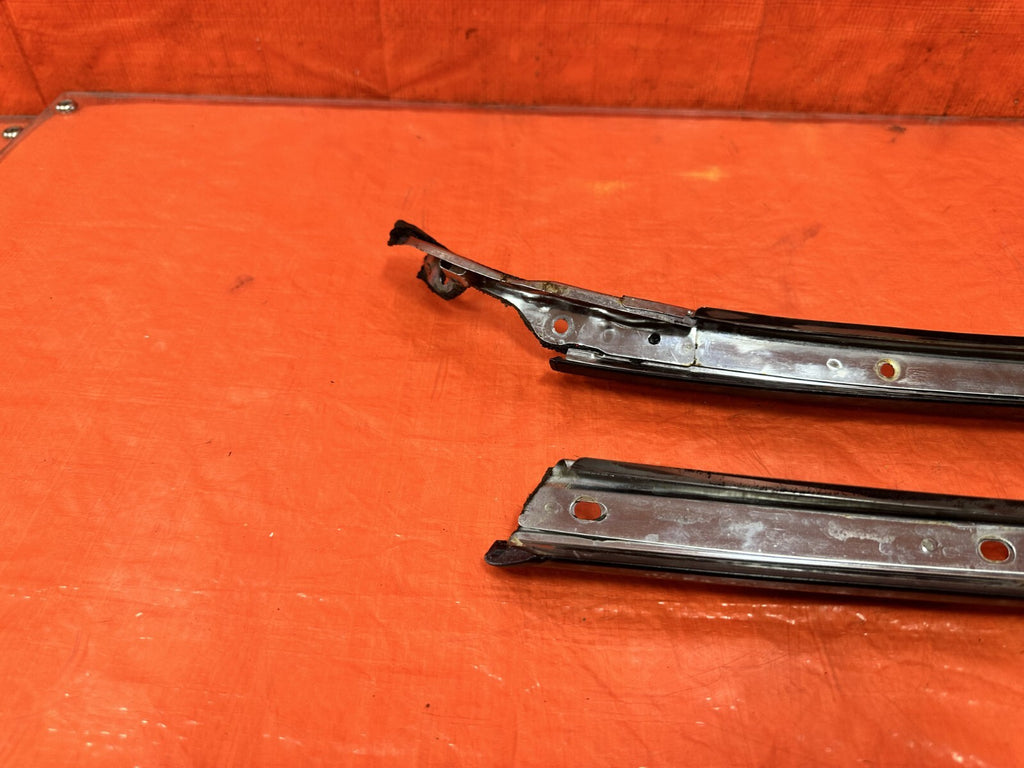 00 09 HONDA S2000   CONVERTIBLE TOP MOUNTING WINDSHIELD TRIM LEFT RIGHT OEM 2903