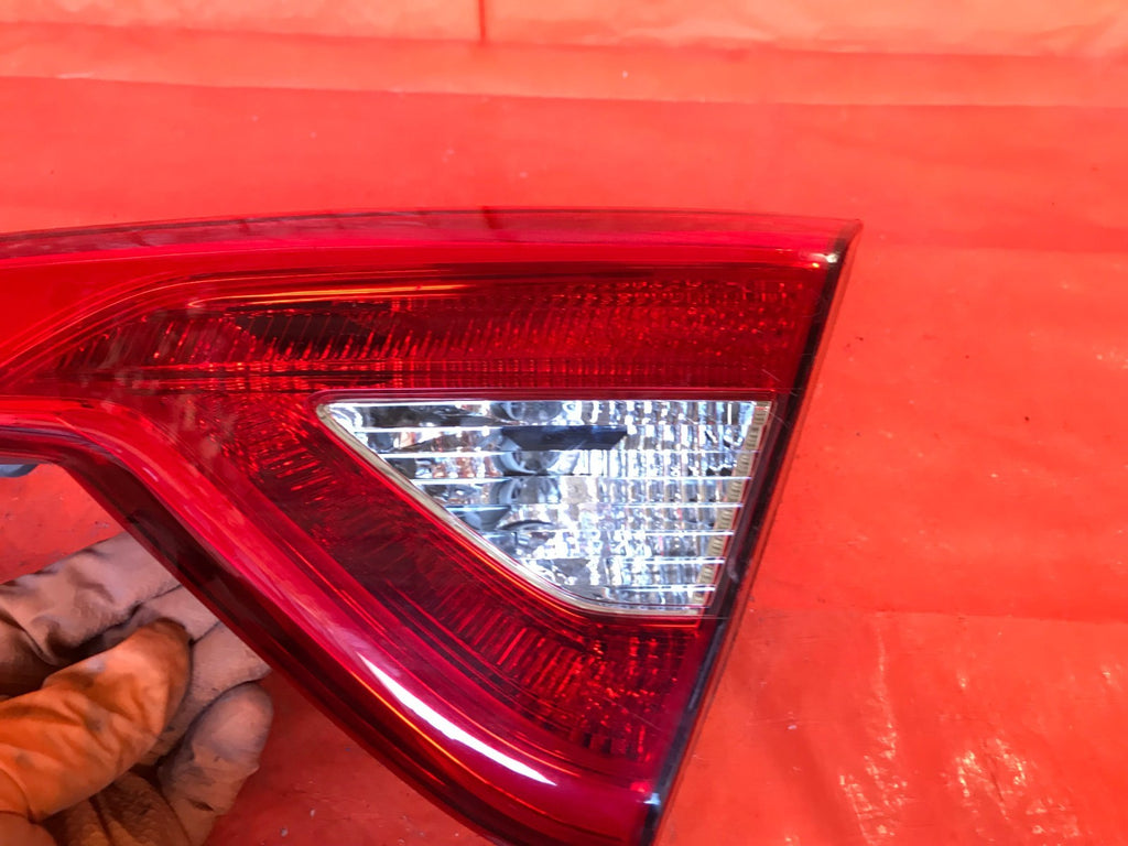 OEM 2016 2017 HYUNDAI SONATA PASSENGER RIGHT INNER TAIL LIGHT LAMP TRUNK NON LED1