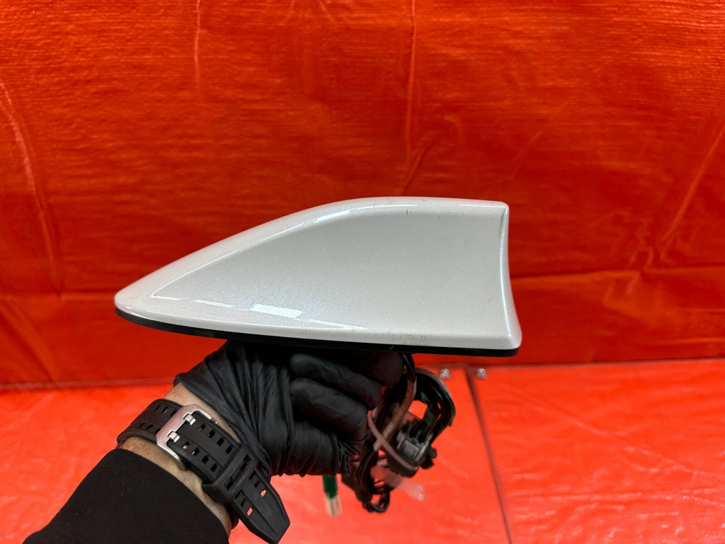 15 16 SUBARU WRX & STI   FACTORY ROOF SHARK FIN ANTENNA WHITE   OEM #1808