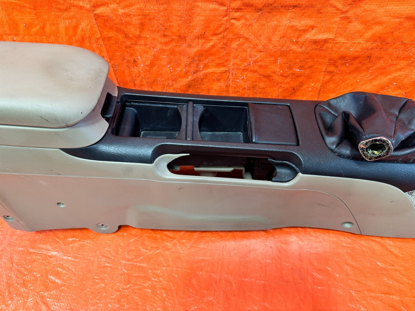 97 01 HONDA PRELUDE   ARM REST / CENTER CONSOLE STORAGE COMPARTMENT TAN OEM 32315