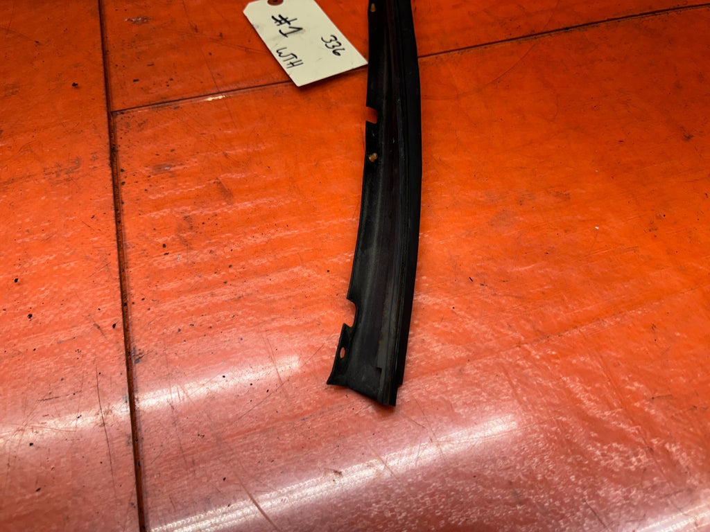 97 01 HONDA PRELUDE 2.2L DRIVER LEFT DOOR WINDOW GLASS MOUNTED SUB SEAL #3365