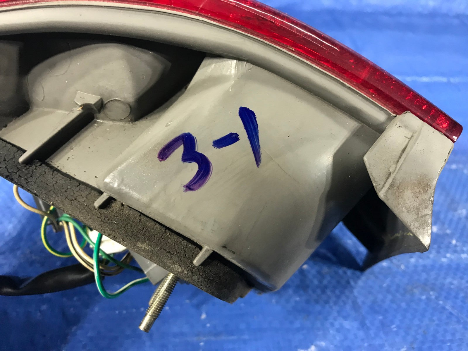 OEM 2002 02 TOYOTA COROLLA S   PASSENGER RIGHT  OUTER TAIL LIGHT R RH4
