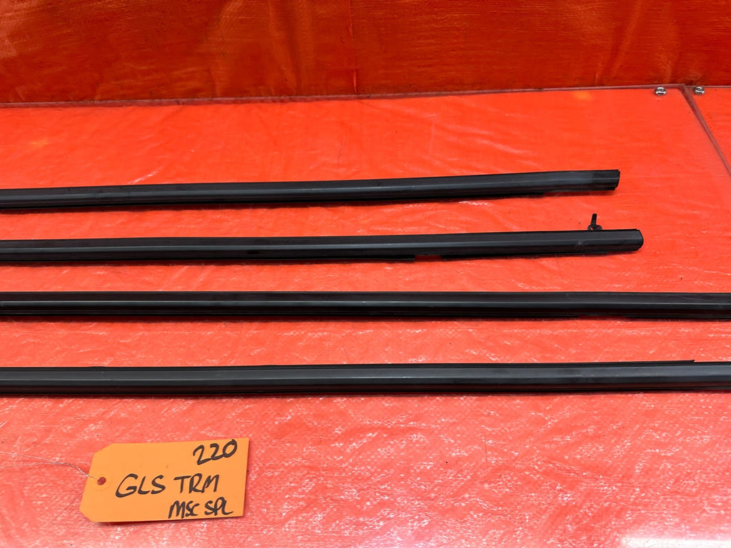 06 11 CIVIC 4D SEDAN   EXTERIOR DOOR WINDOW GLASS TRIM SET LEFT RIGHT   OEM #2205