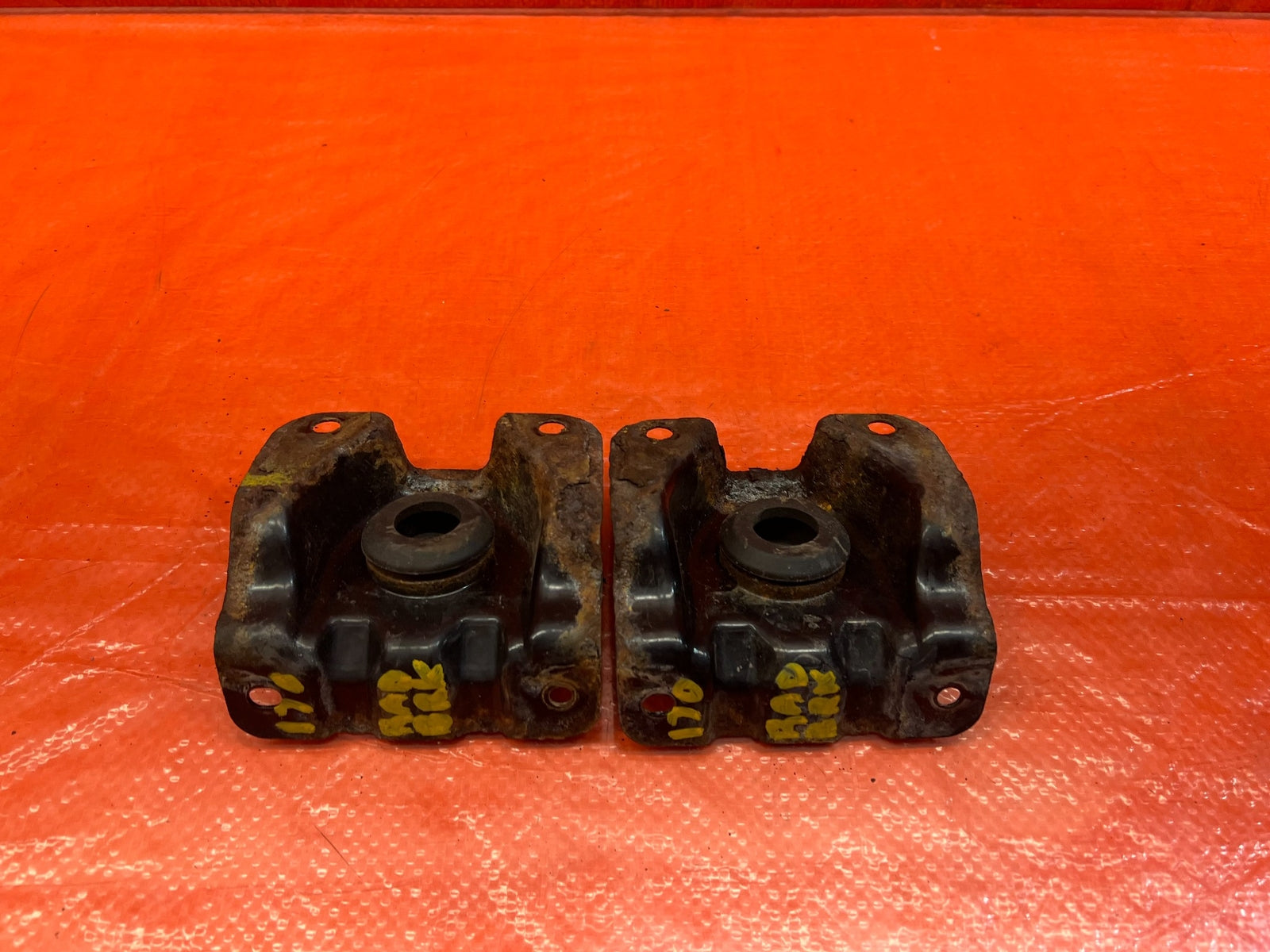 15 21 SUBARU WRX & STI LOWER RADIATOR MOUNTING BRACKET SET LEFT & RIGHT OEM #1708