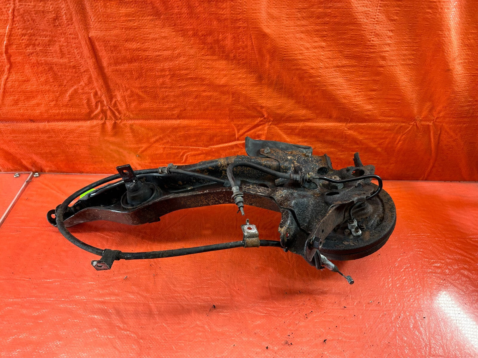 1989 89 HONDA CRX   DRIVER LEFT REAR TRAILING ARM BRAKE DRUM   OEM #2438