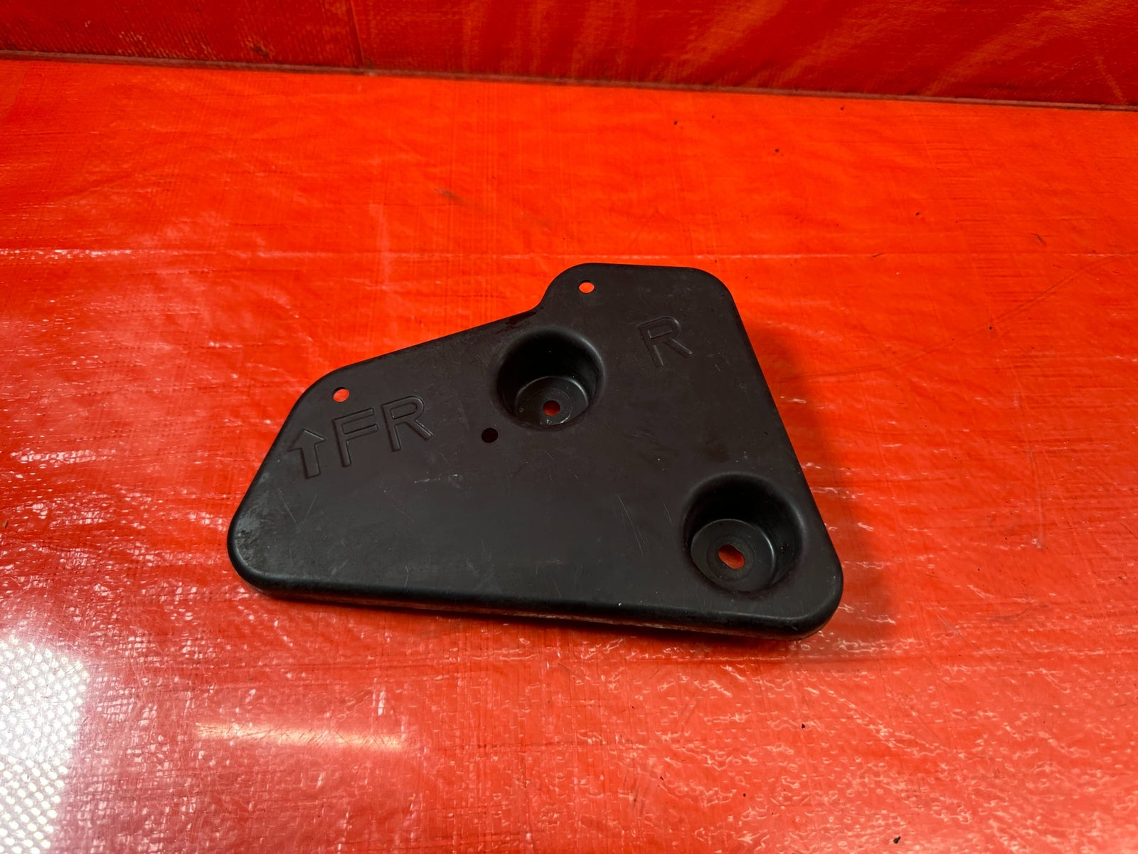 17 20 INFINITI Q60   TUNNEL STAY BRACKET RIGHT   OEM FACTORY #2000