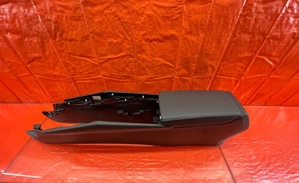 18 21 HONDA ACCORD SPORT   ARM REST / CENTER CONSOLE STORAGE COMPARTMENT OEM 1840