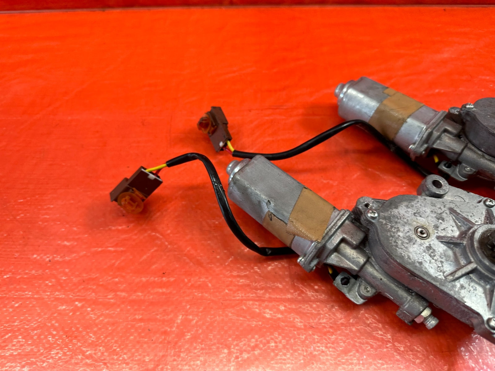 00 09 HONDA S2000   LEFT AND RIGHT SOFT TOP MOTORS   OEM FACTORY #19712