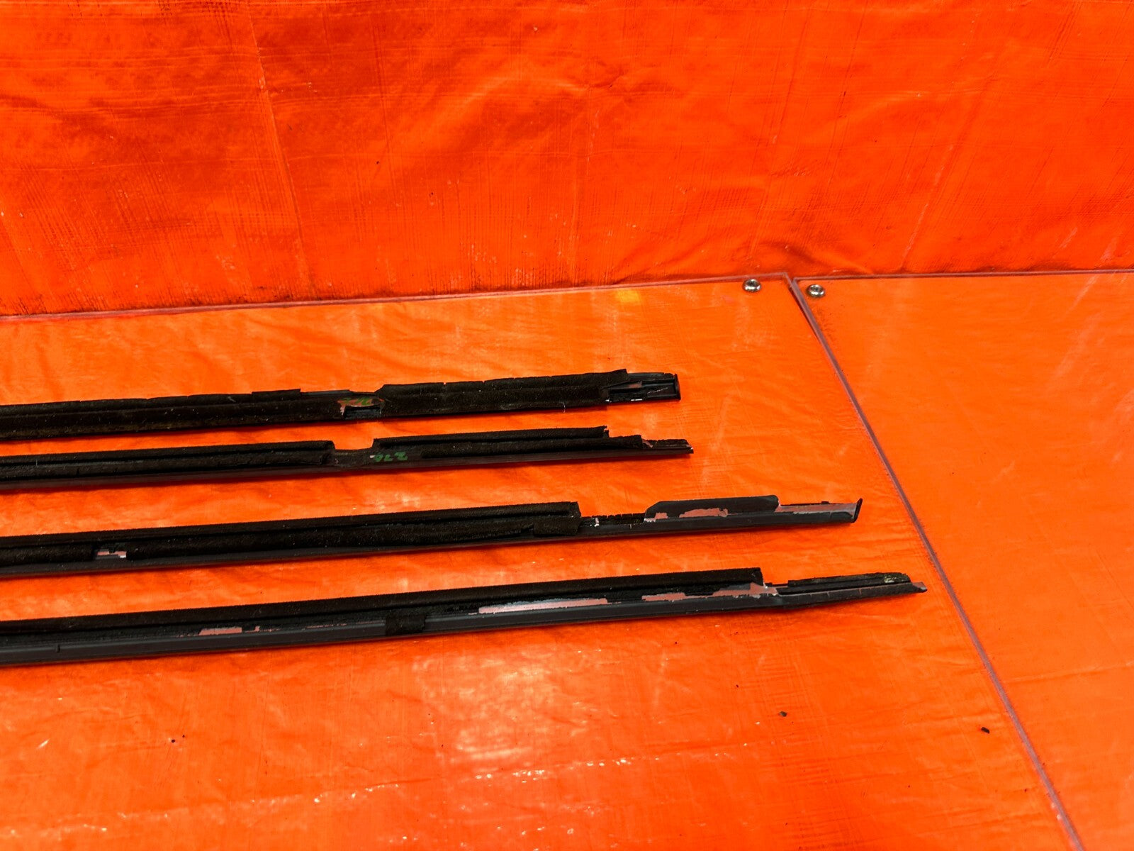 06 11 CIVIC 4D SEDAN   EXTERIOR DOOR WINDOW GLASS TRIM SET LEFT RIGHT   OEM #27010