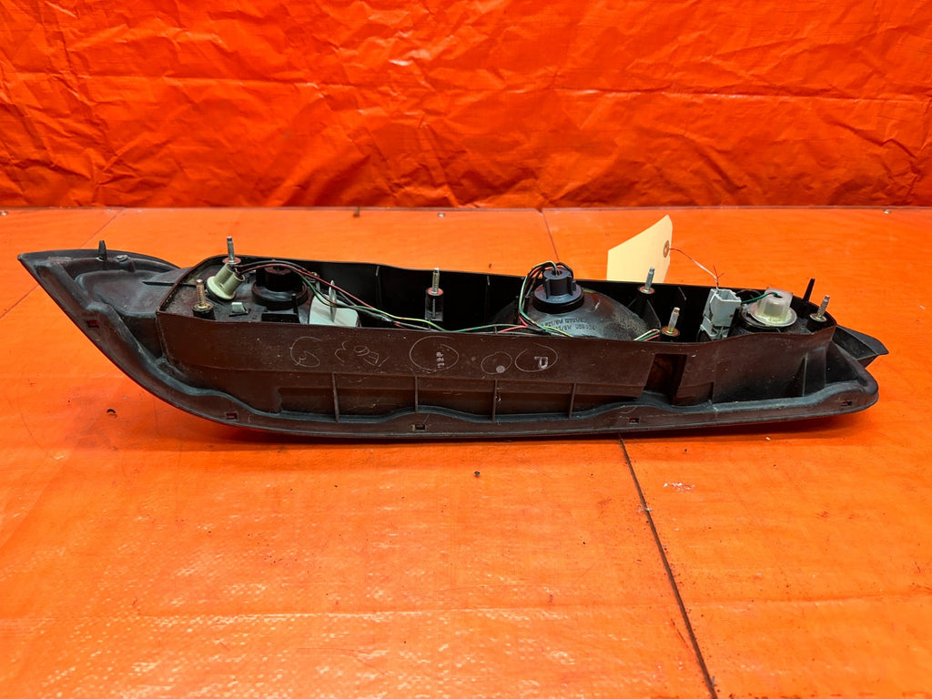 98 01 ACURA INTEGRA 2D RIGHT PASSENGER REAR TAIL LIGHT LAMP OEM #33112