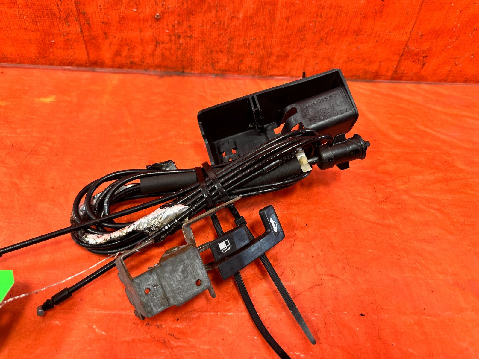 90 91 HONDA CIVIC HATCHBACK   FUEL AND TRUNK RELEASE CABLE   OEM 3171