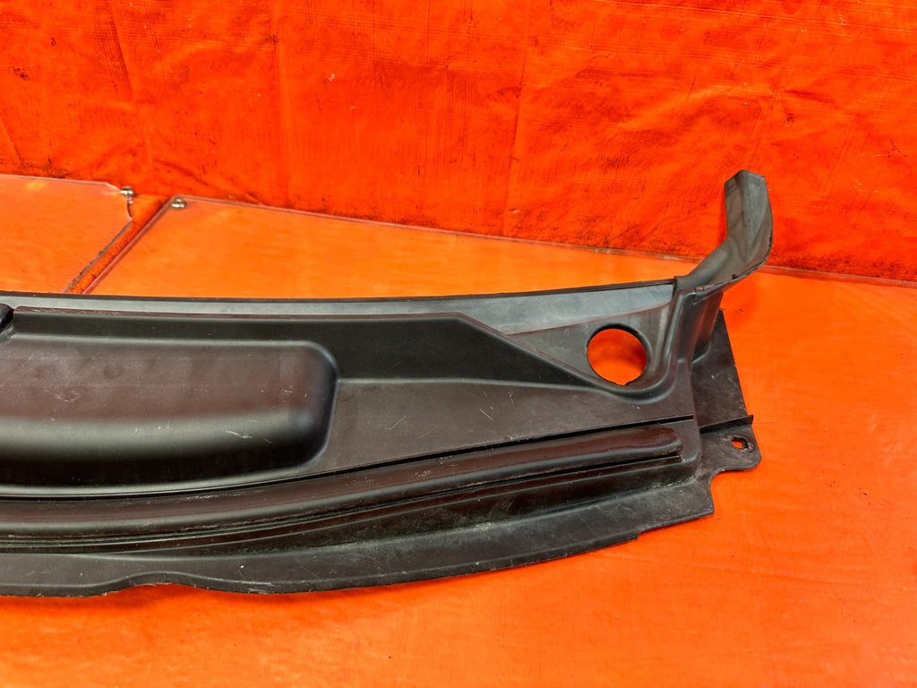 13 16 HYUNDAI GENESIS 2D COUPE   WINDSHIELD WIPER COWL   86150 2M000   OEM #3258