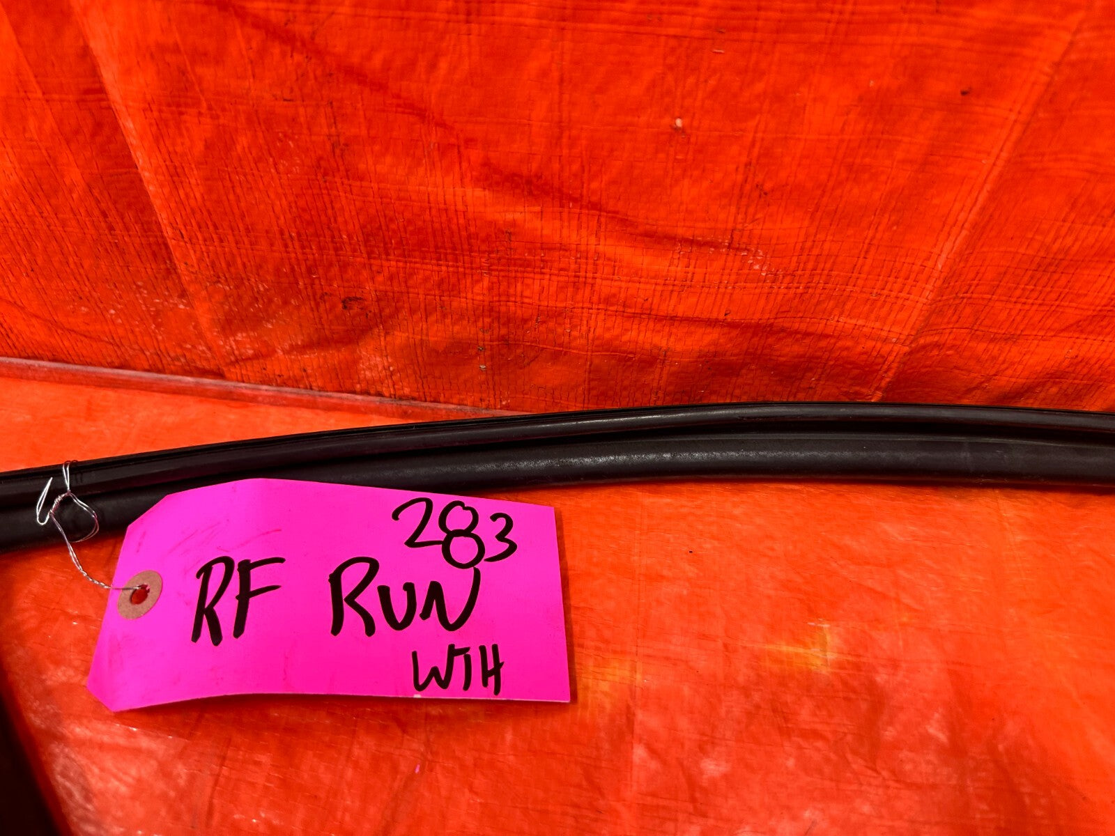 08 14 SUBARU IMPREZA WRX WAGON   PASSENGER RIGHT FRONT WINDOW GLASS RUN CHANNEL14