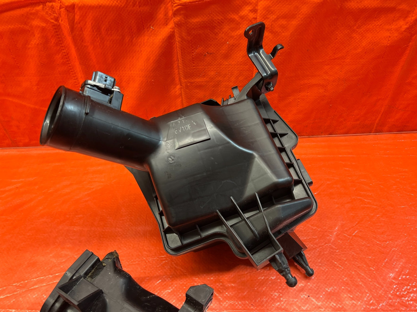 08 10 INFINITI G37 S SPORT   RIGHT   FACTORY AIR INTAKE FILTER BOX HOUSING   OEM4