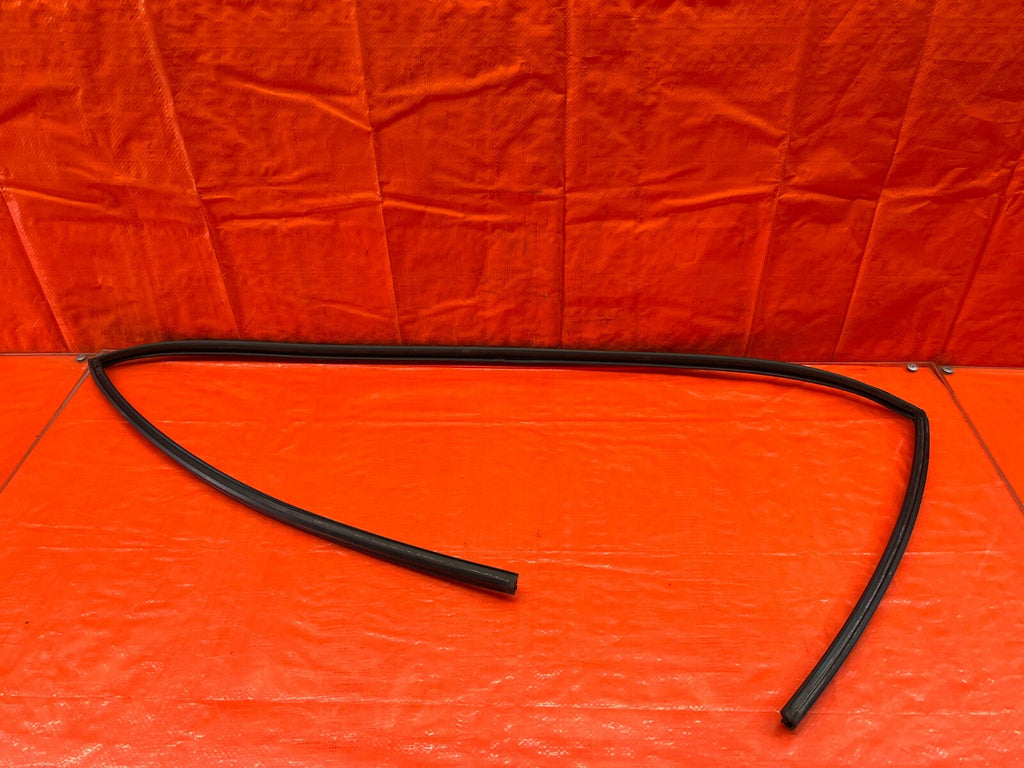 06 11 HONDA CIVIC 2D COUPE   DRIVER LEFT WINDOW GLASS RUN CHANNEL   OEM #2376