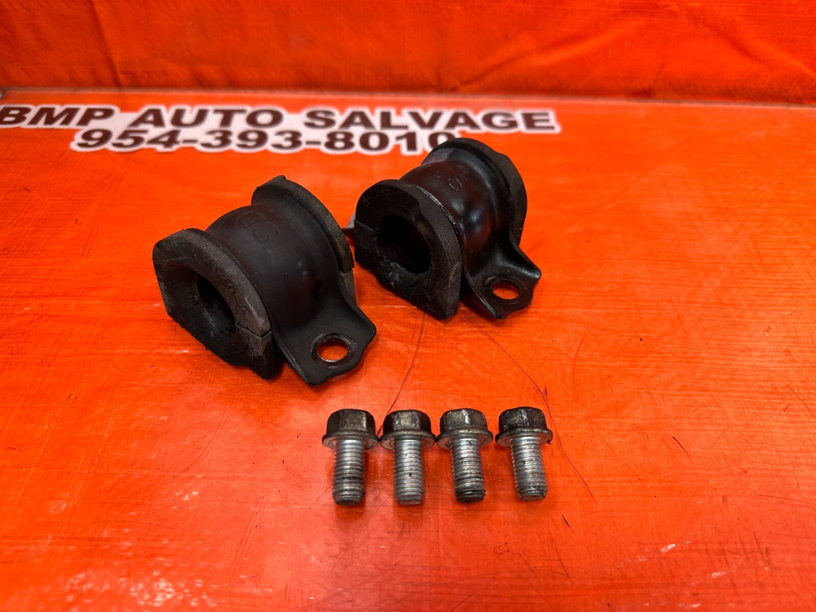 08 12 HONDA ACCORD SEDAN   LEFT & RIGHT FRONT SWAY BAR BRACKETS   OEM #2510