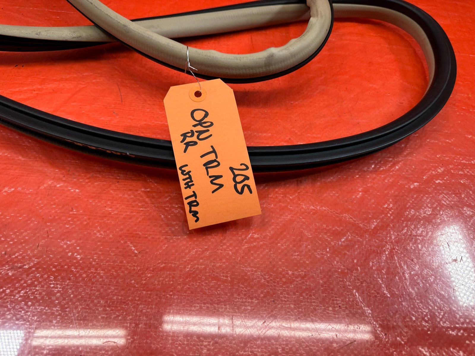 04 08 ACURA TSX   RIGHT REAR   DOOR TO CHASSIS WEATHER STRIP OPEN TRIM OEM #2054