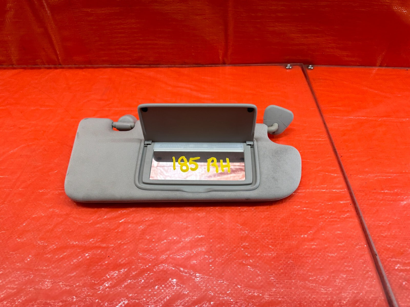 17 20 INFINITI Q50 / 17 20 Q60 SUNROOF MODEL   SUN VISOR PASSENGER RIGHT OEM 1858