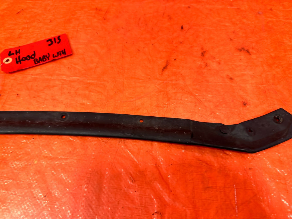 02-06 ACURA RSX - DRIVER LEFT - FRONT OF HOOD MOUNTED WEATHER STRIP - OEM 3152