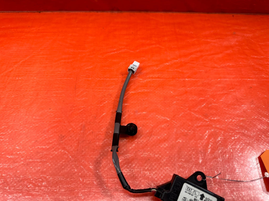 08 15 LANCER EVOLUTION EVO X 10   KEYLESS ENTRY ANTENNA MN141582   OEM OE #2065