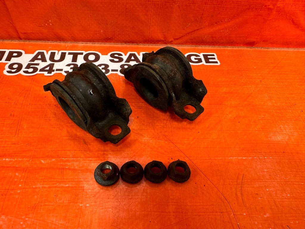 08 15 INFINITI G37 & Q60 COUPE   LEFT & RIGHT REAR SWAY BAR BRACKETS   OEM #2458