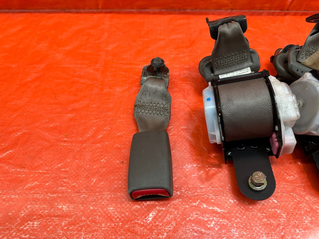 02 06 ACURA RSX TYPE S & BASE   REAR SEAT BELT SET LEFT RIGHT   TAN   OEM #1839