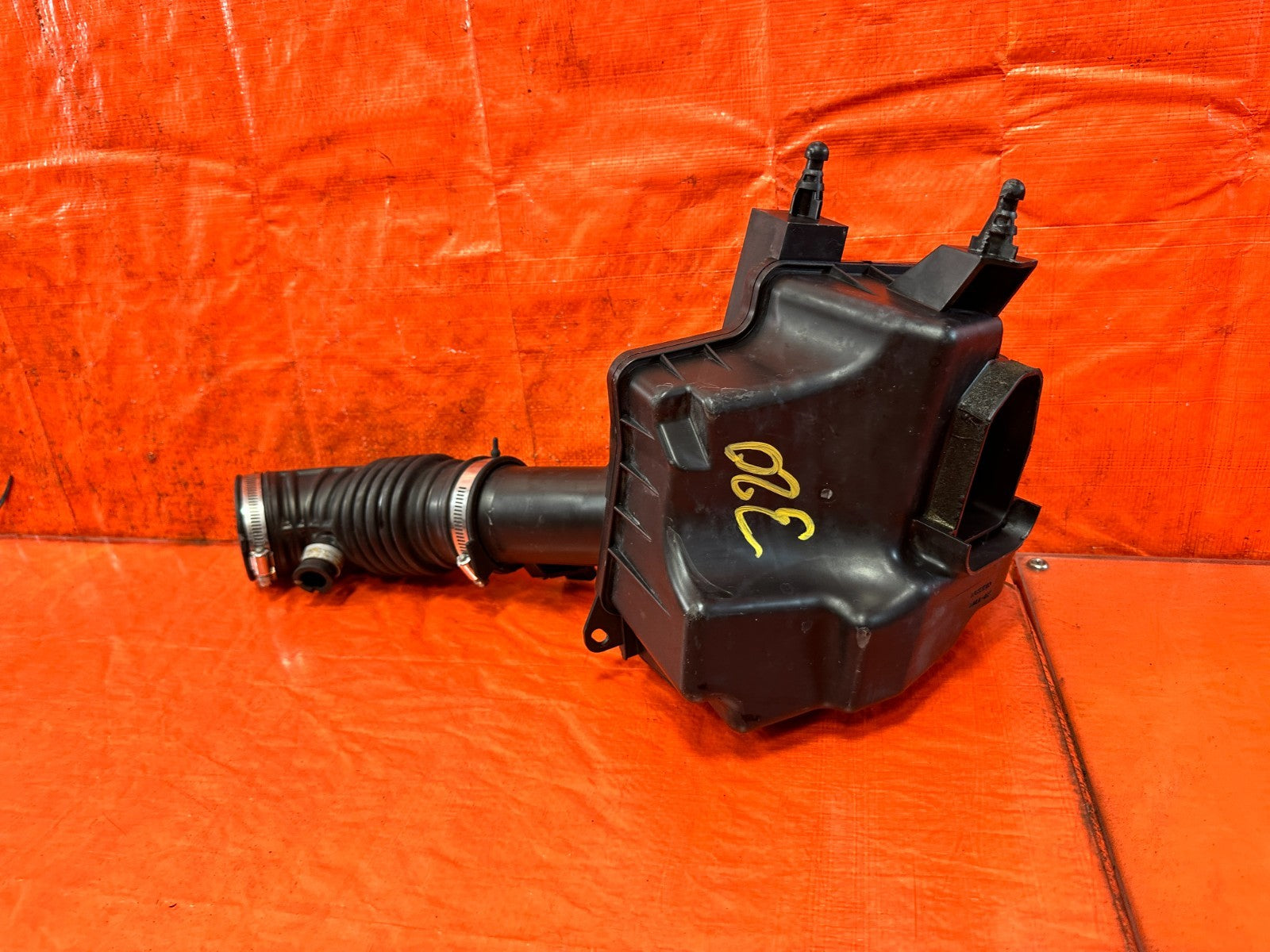 08 15 INFINITI G37 COUPE  RIGHT AIR FILTER HOUSING INTAKE BOX ARM   OEM #3206