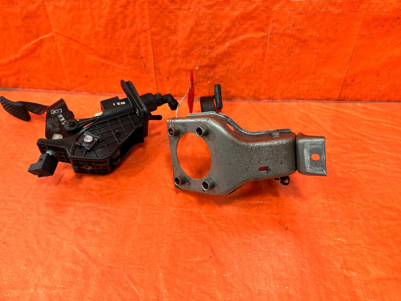 13 16 HYUNDAI GENESIS COUPE 3.8L   6 SPEED MANUAL BRAKE CLUTCH PEDAL PEDALS OEM12