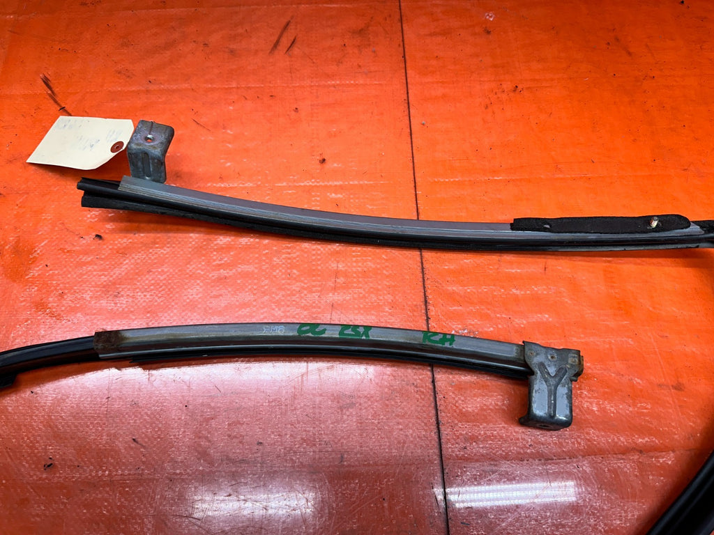 02 06 ACURA RSX RIGHT PASSENGER DOOR WINDOW RUN CHANNEL SEAL OEM #06RSX14