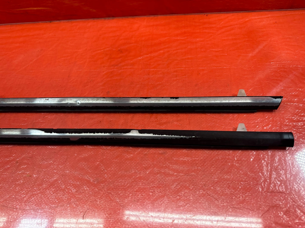 97 01 HONDA PRELUDE   EXTERIOR DOOR WINDOW GLASS TRIM SET LEFT RIGHT   OEM #2105