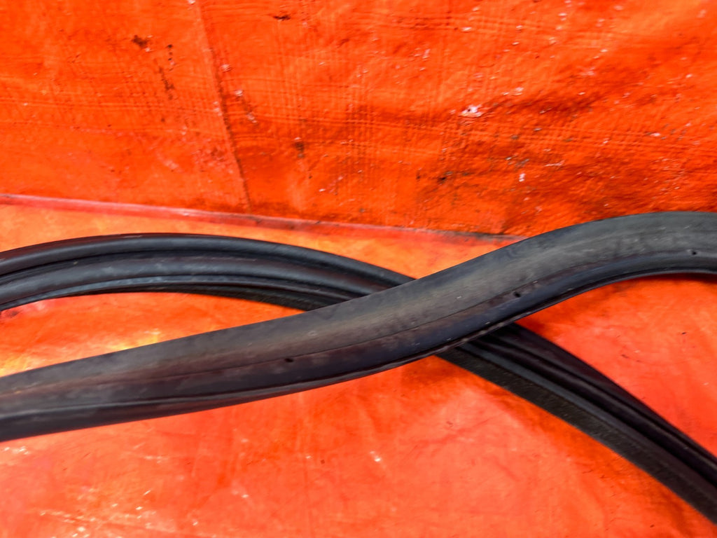 04 11 MAZDA RX8 RX 8   TRUNK WEATHER STRIP TRIM GASKET LINER RUBBER   OEM #3033