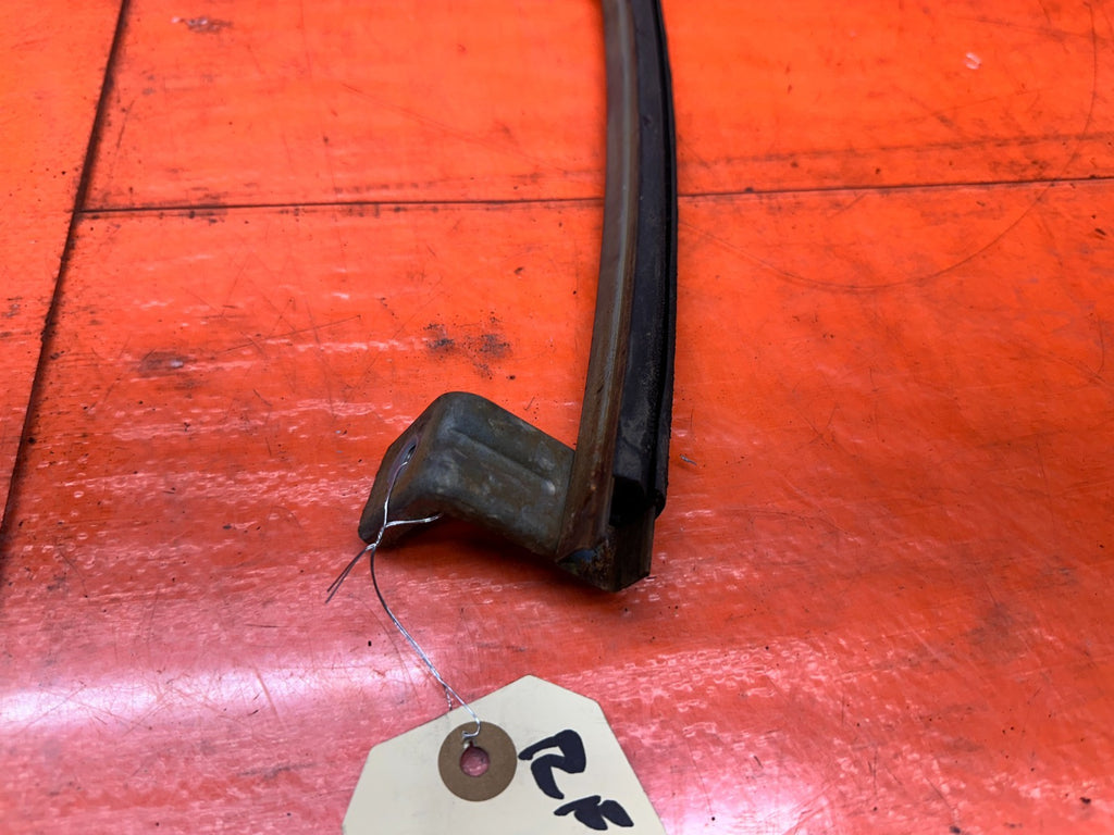 1994-2001 ACURA INTEGRA 2D PASSENGER RIGHT DOOR WINDOW RUN CHANNEL OEM #3495