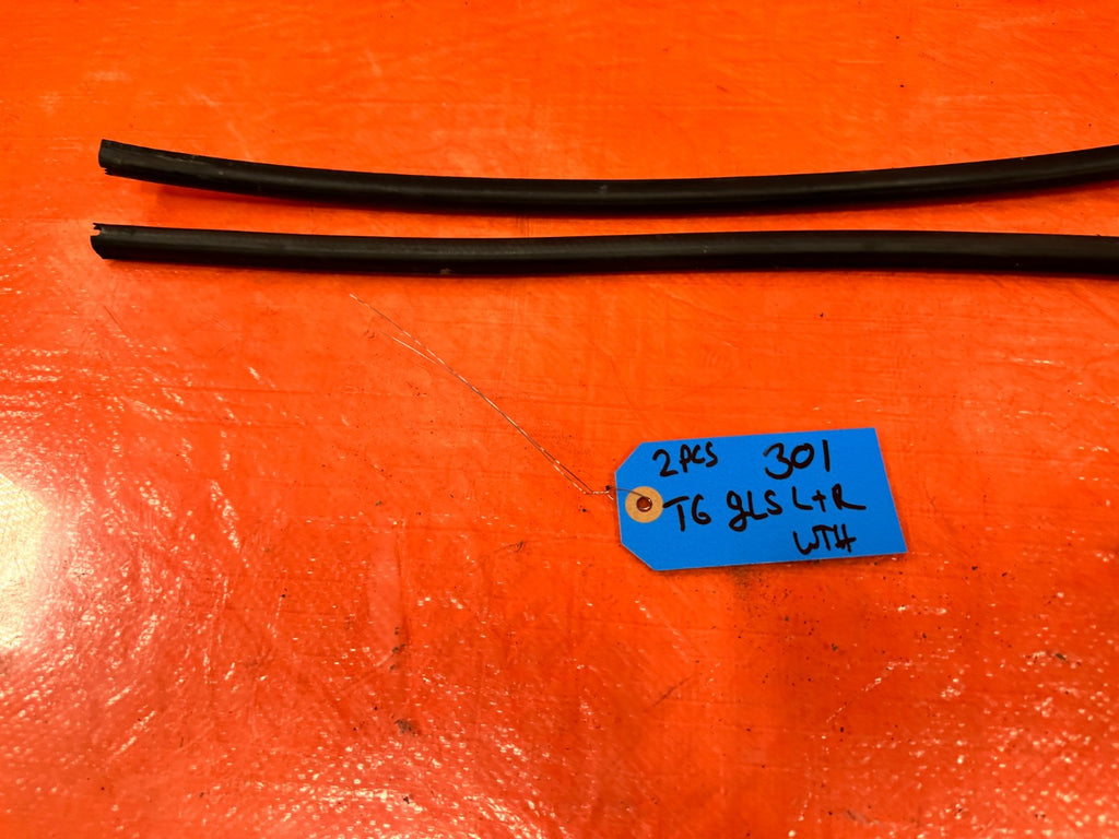 97 01 HONDA CR V CRV   TAIL GATE GLASS WEATHER STRIP   OEM FACTORY #3014