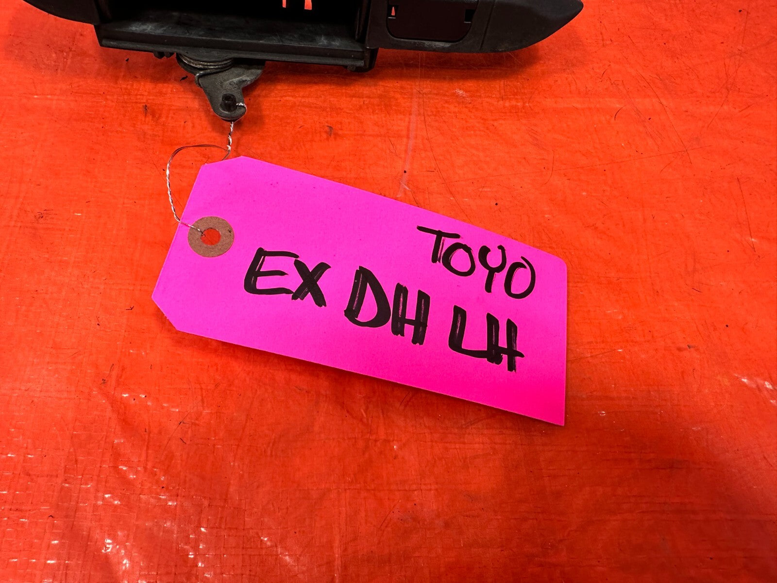 09 15 TOYOTA TACOMA   REAR TAIL GATE   EXTERIOR DOOR HANDLE HINGE   OEM #TOYO4