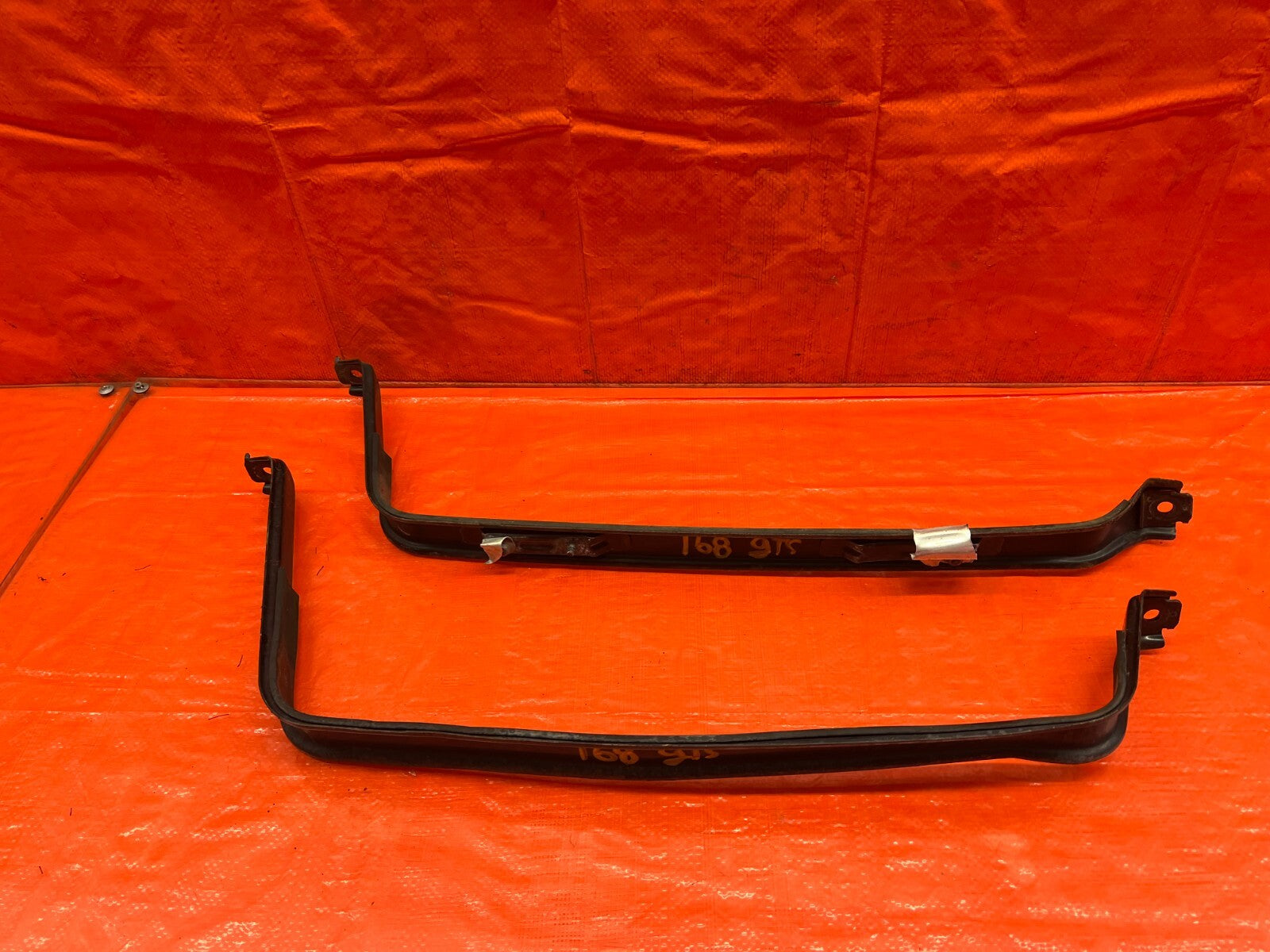 09 10 ACURA TSX   GAS GASOLINE FUEL TANK MOUNTING STRAPS BAND SET   OEM #1680