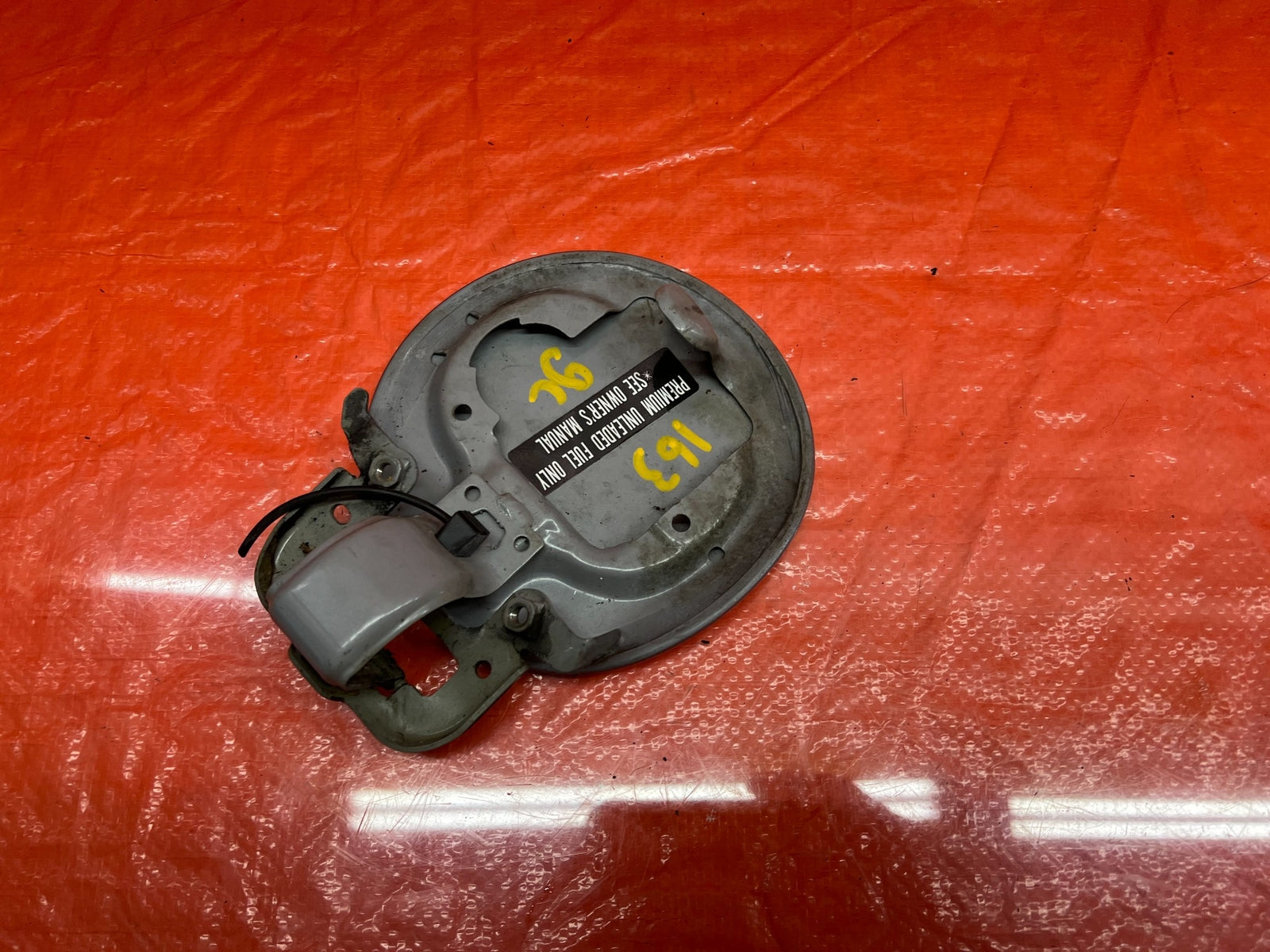 06 11 CIVIC 2D COUPE   FUEL LID / GAS CAP COVER SILVER COLOR   OEM #1636