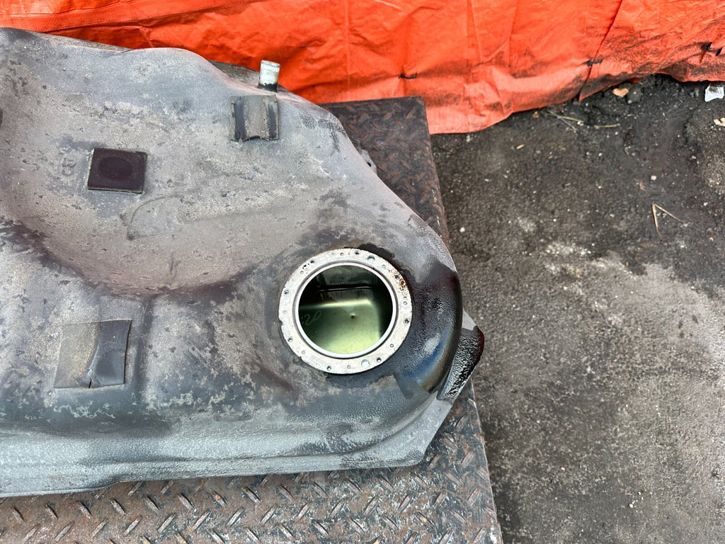 02 05 LEXUS SC430   GASOLINE GAS FUEL TANK ASSEMBLY   FL CAR   NO RUST   OEM 2882