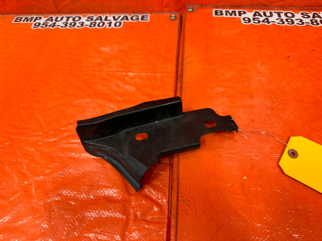 08 15 INFINITI G37 & Q60   2D COUPE   RIGHT HOOD HINGE TRIM   OEM #2485