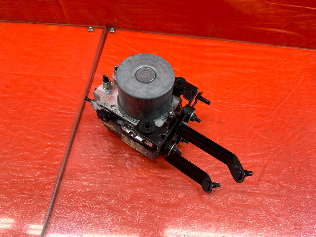 16 17 INFINITI Q50   RED SPORT 400   W/ PRE CRASH ONLY   ABS PUMP MODULE OEM 2158
