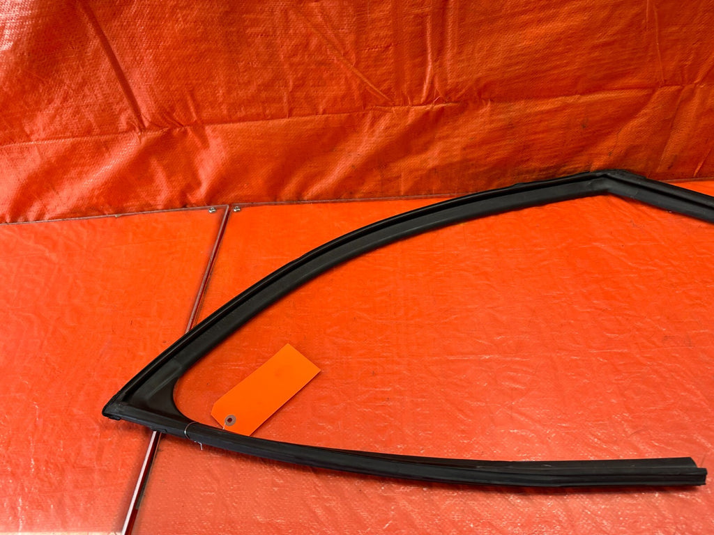 14 21 INFINITI Q50   PASSENGER RIGHT FRONT WINDOW GLASS RUN CHANNEL   OEM #24214