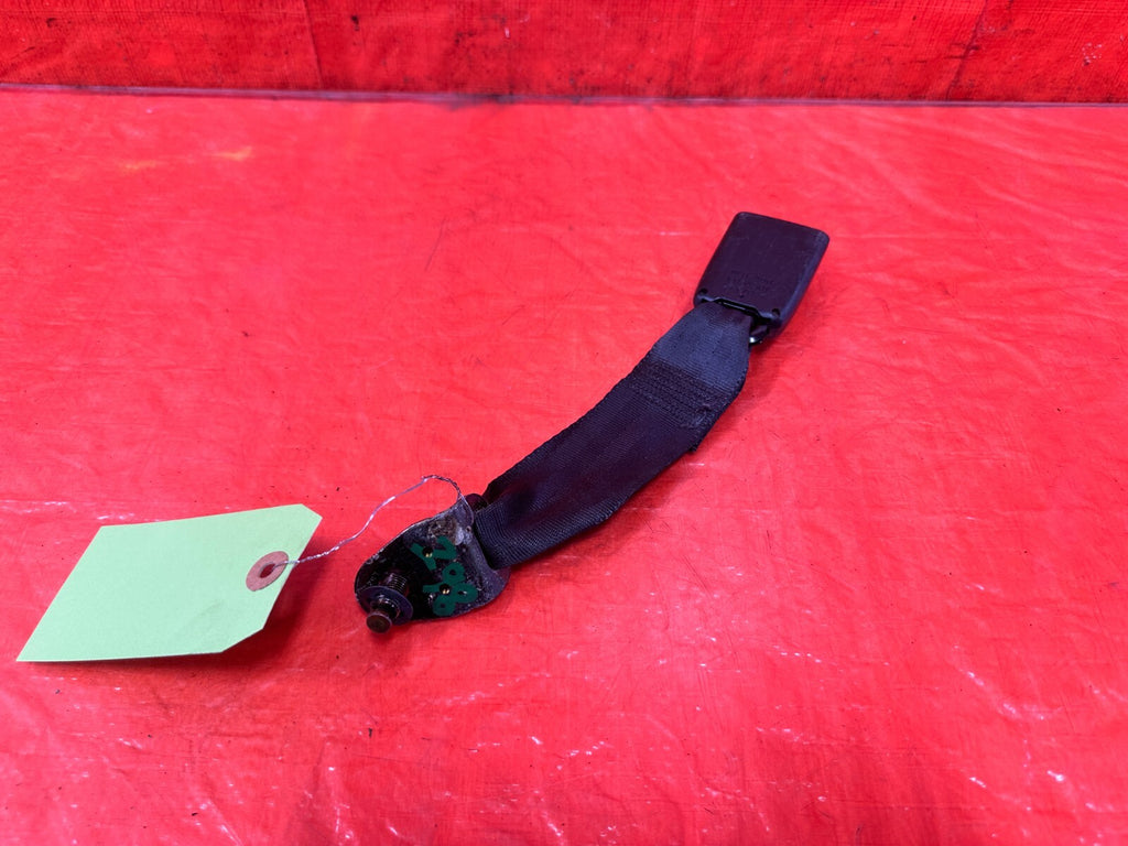 03 07 INFINITI G35 COUPE   LEFT AND RIGHT REAR SEAT BELT CLIP BUCKLES OEM 2982