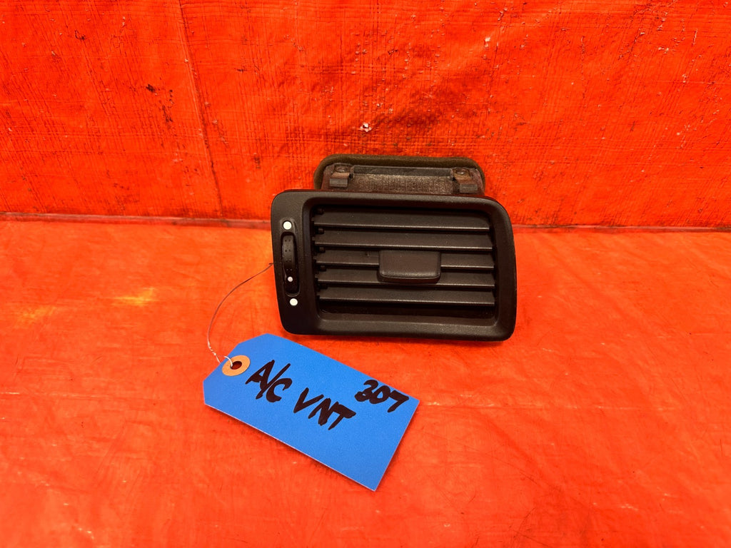 06 11 HONDA CIVIC   PASSENGER RIGHT AC VENT   THIS IS THE OUTER ONE   OEM #3071