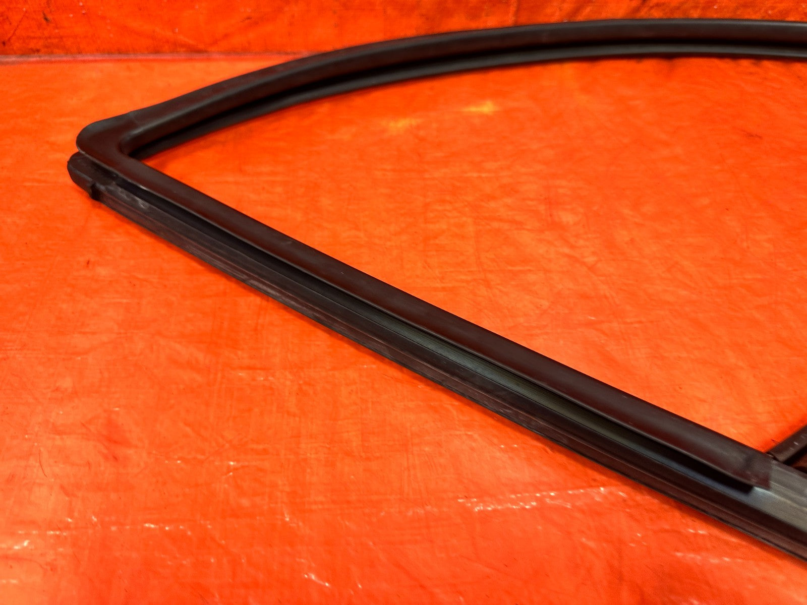 04 11 MAZDA RX8 RX 8   DRIVER LEFT FRONT WINDOW GLASS RUN CHANNEL    OEM 3035