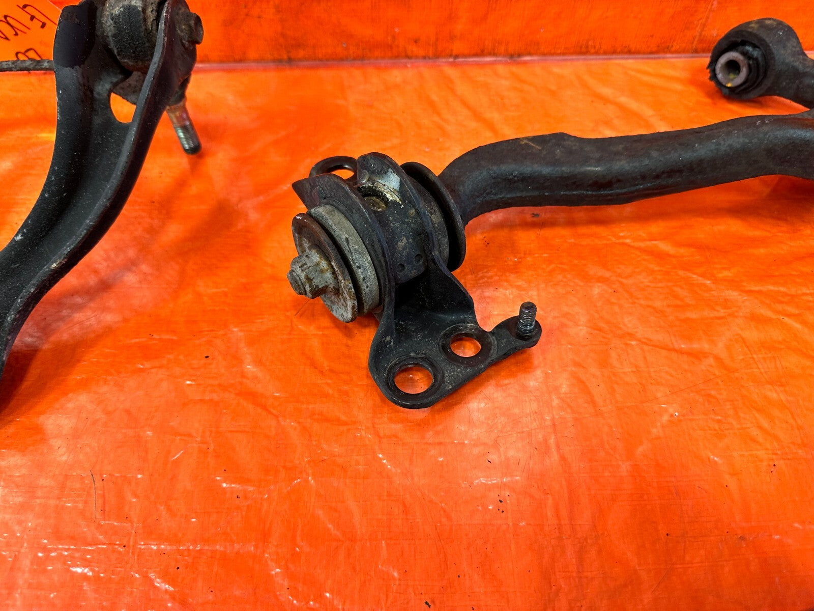 94 01 ACURA INTEGRA DRIVER LEFT FRONT SPINDLE KNUCKLE HUB & LOWER CONTROL ARM 8119