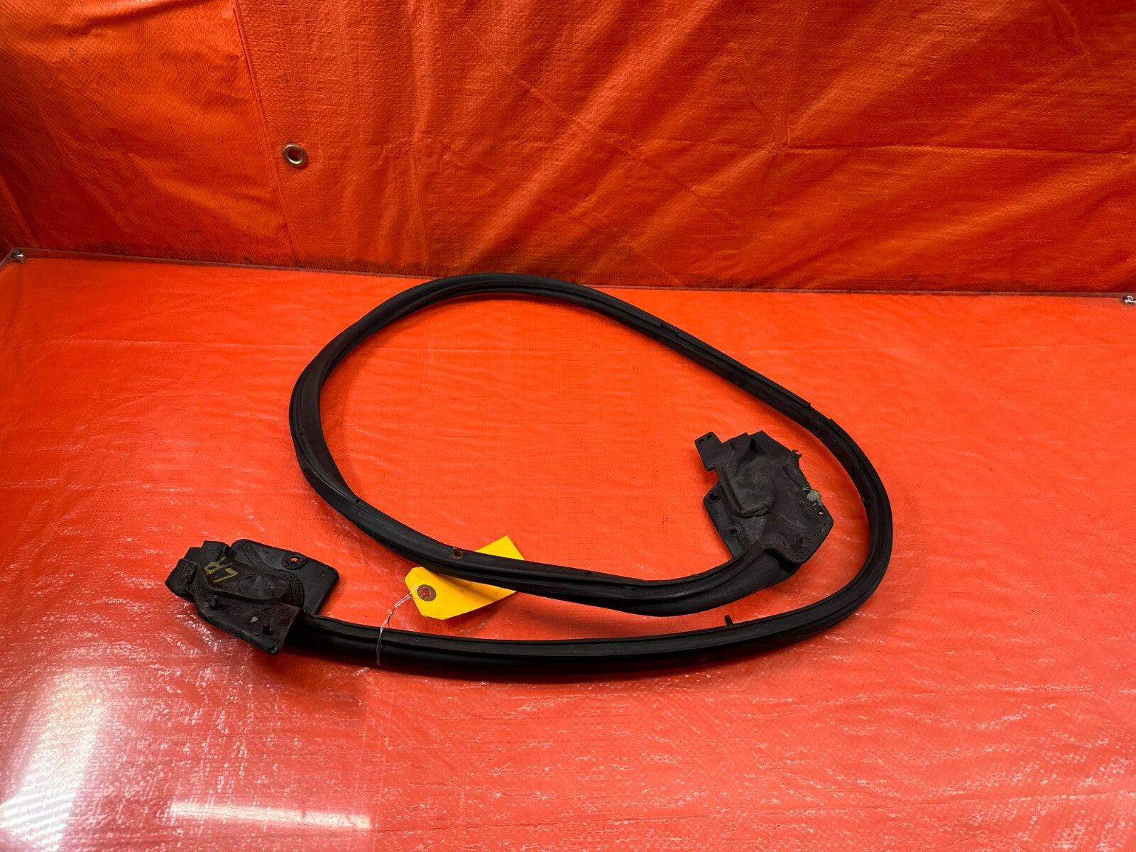 94 01 ACURA INTEGRA SEDAN DRIVER LEFT REAR WEATHER STRIP TRIM SEAL OEM #22910