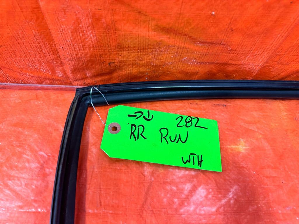 06 11 CIVIC 4D SEDAN   PASSENGER RIGHT REAR WEATHER STRIP RUN CHANNEL OEM #2821