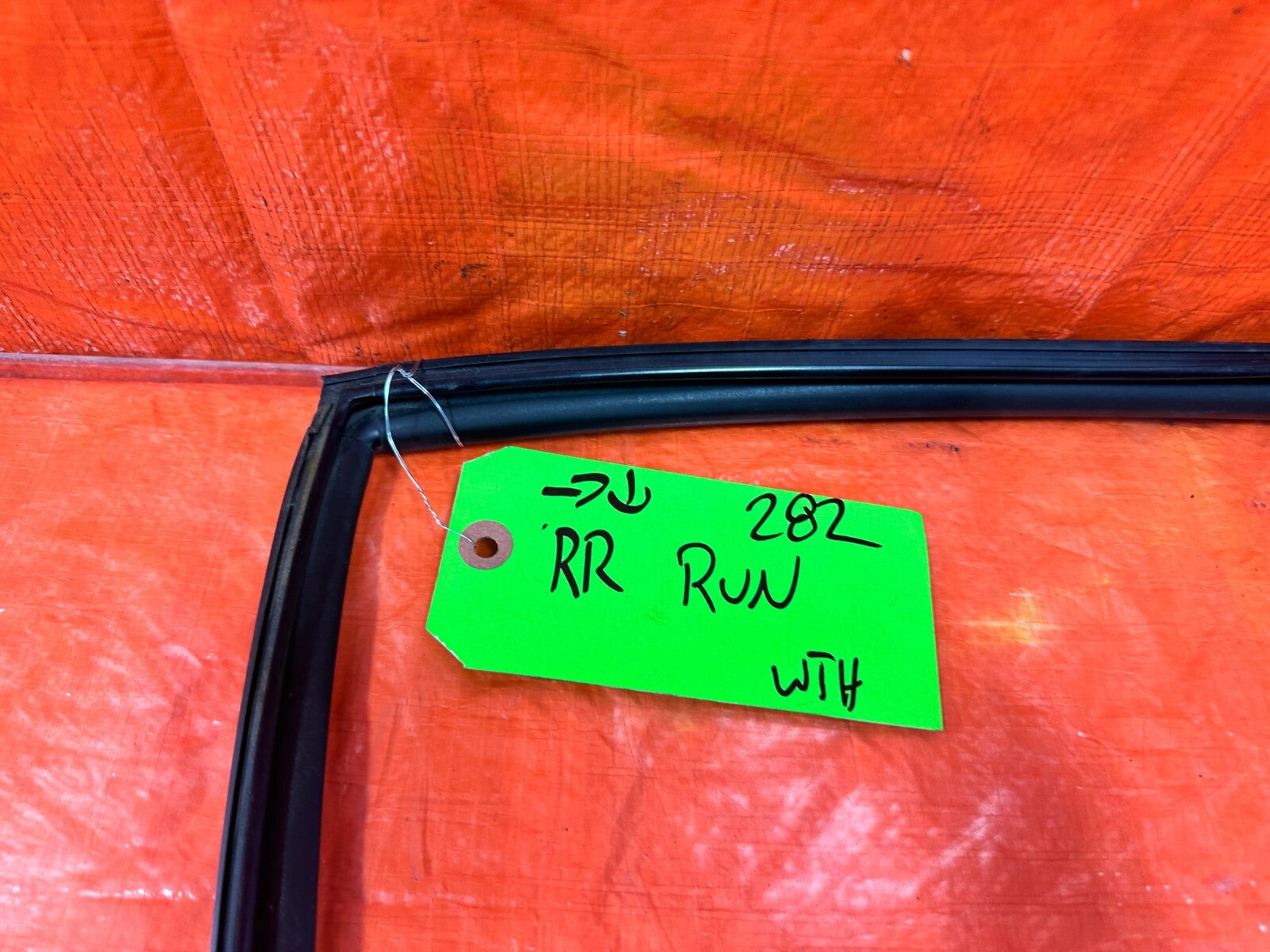 06 11 CIVIC 4D SEDAN   PASSENGER RIGHT REAR WEATHER STRIP RUN CHANNEL OEM #2821