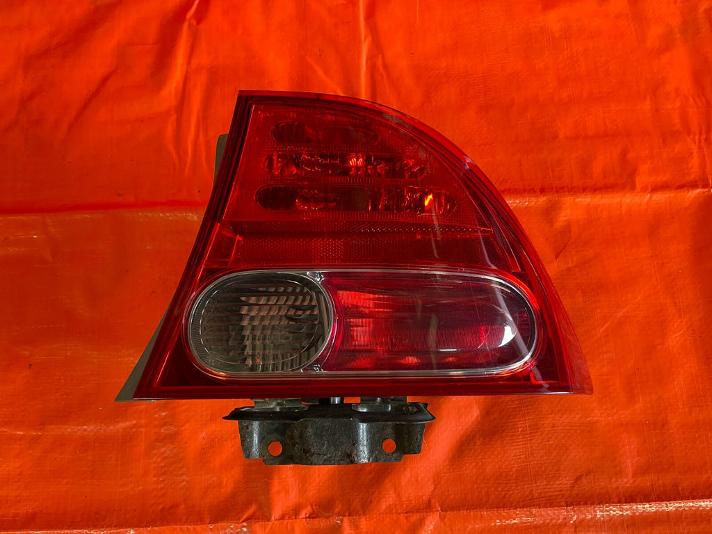 06 08 HONDA CIVIC   4 DOOR SEDAN   PASSENGER RIGHT OUTER TAIL LIGHT LAMP OEM0